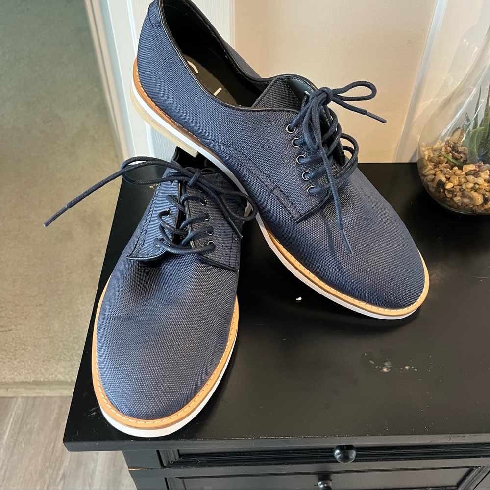 Calvin Klein Blue Oxfords Men’s Sz 10